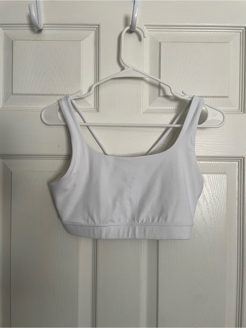 Athleta Women’s size Small White Sports Bra Top with Strappy Back Design - Picture 2 of 7